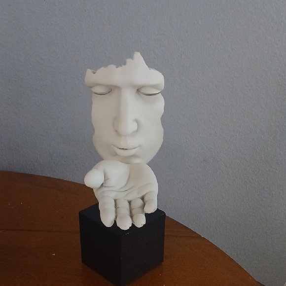 Abstract White Face Sculpture on Black Base Vitruvian Collection Blowing A Kiss - Picture 1 of 3